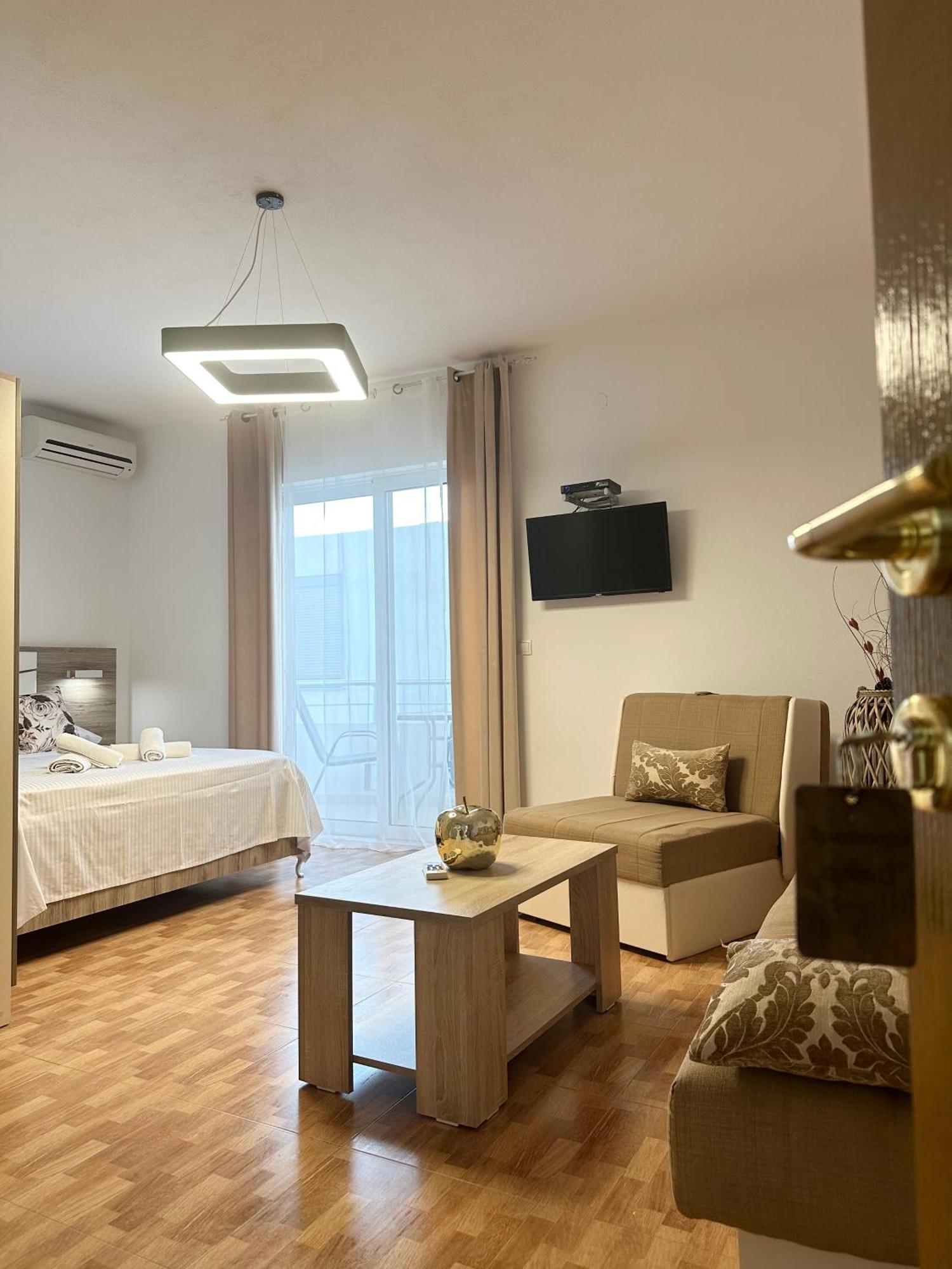 Apartmens Xhenis Lux Ulcinj Exterior photo
