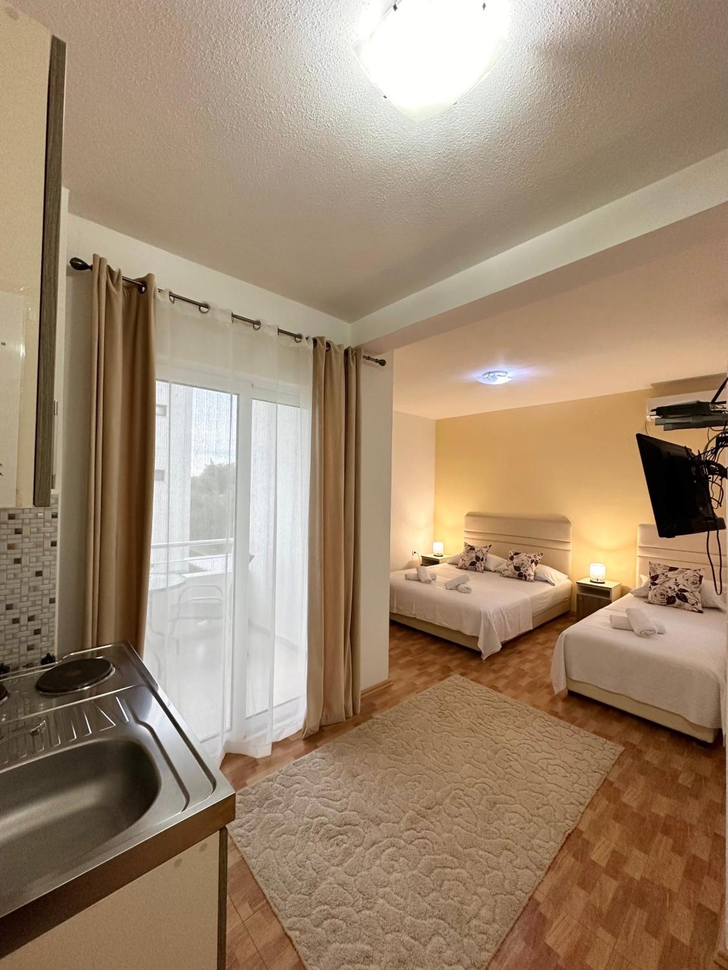 Apartmens Xhenis Lux Ulcinj Exterior photo