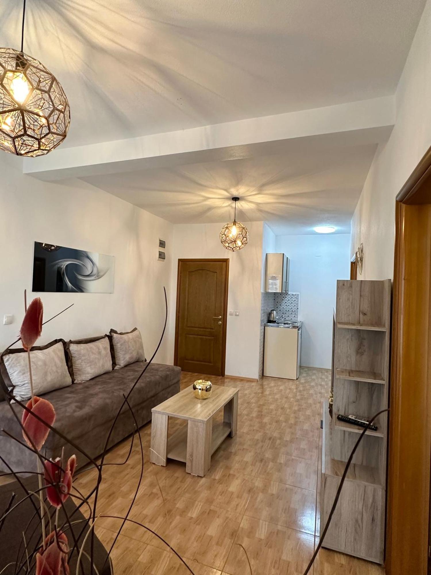Apartmens Xhenis Lux Ulcinj Exterior photo